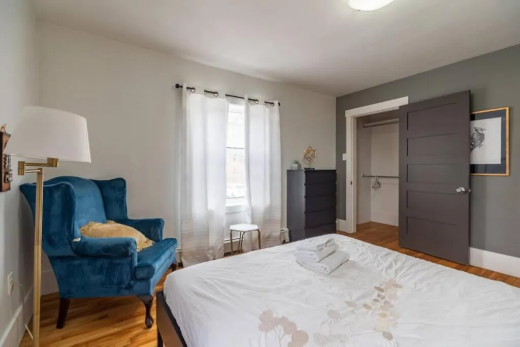 Apartment Large & Sunny Beautiful Home #103 Halifax Canada