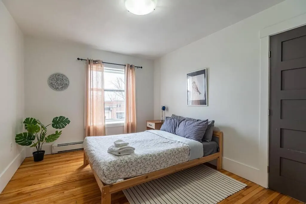 Large & Sunny Beautiful Home #103 Halifax
