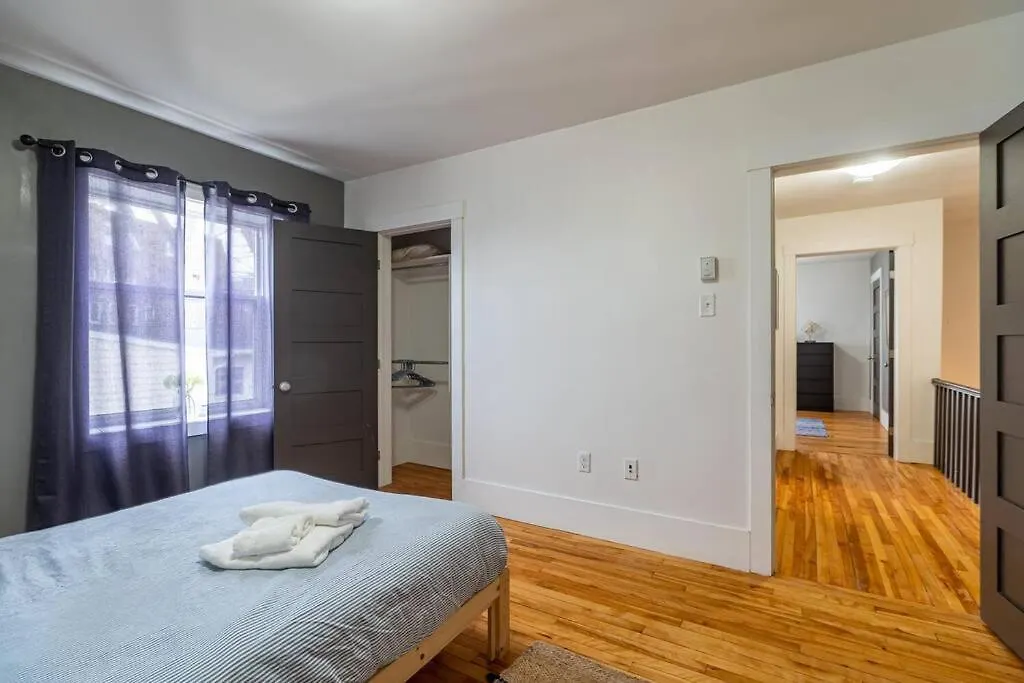 Large & Sunny Beautiful Home #103 Halifax