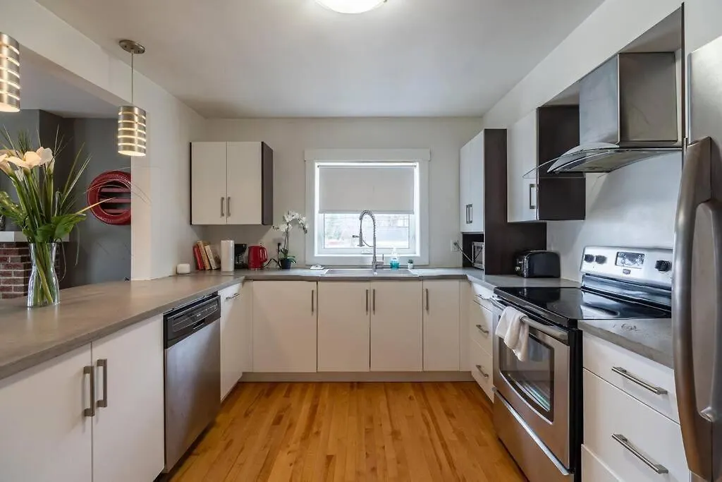Large & Sunny Beautiful Home #103 Halifax