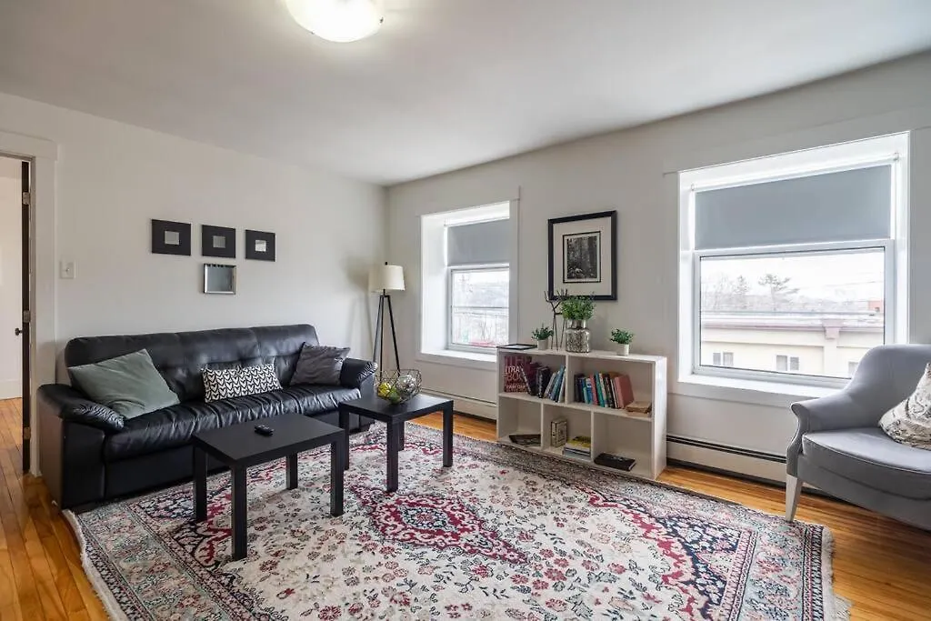Apartment Large & Sunny Beautiful Home #103 Halifax